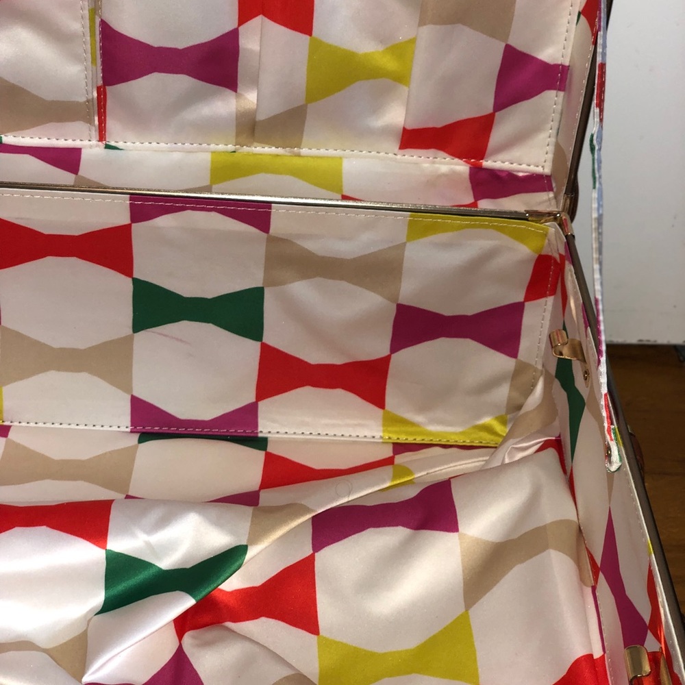 KSNY suitcase extra pics